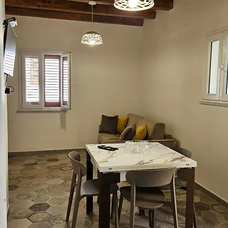 Jasmine House 8 Pax Ustica Apartamento *